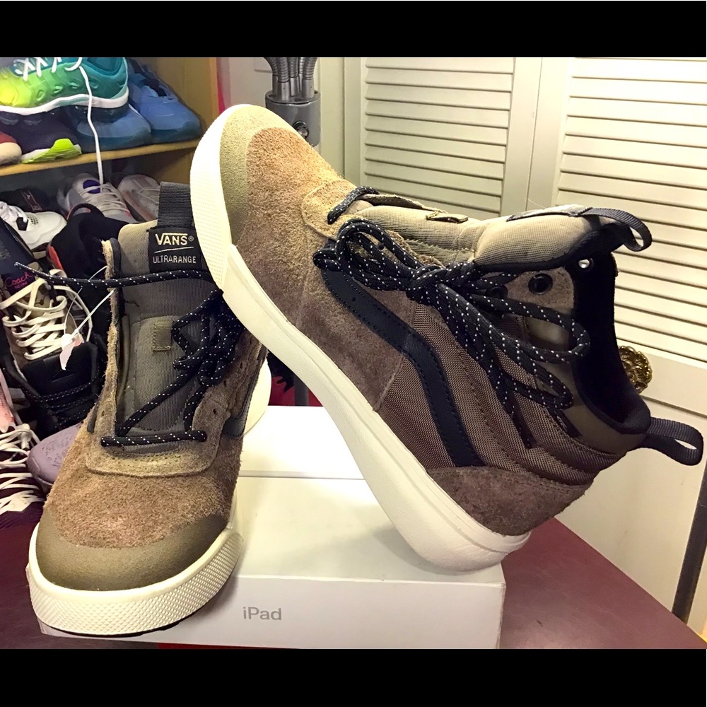 VANS Men's UltraRange Hi Skate Shoes. New without box.
